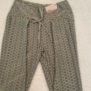 If it were me NEW with tags Honeycomb leggings with headband to match